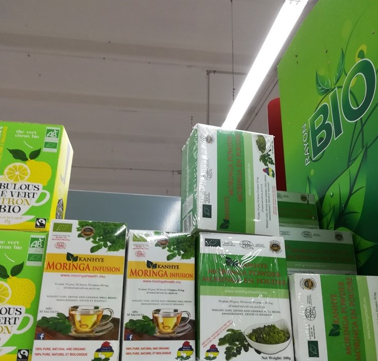 Moringa oleifora, brede mouroum in Mauritius, health benefits, small white and green packed moringa powder